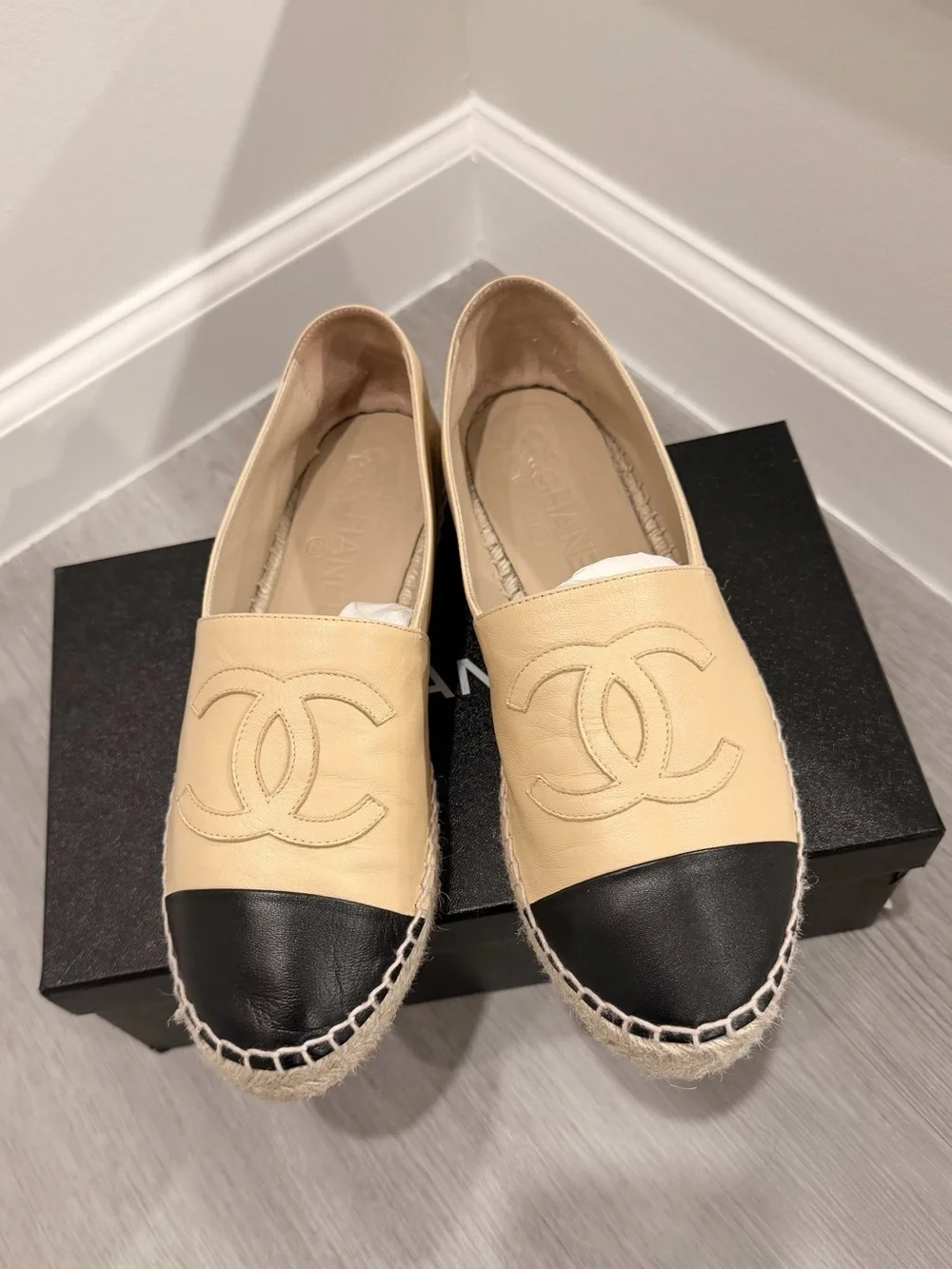 CHANEL excellent pre